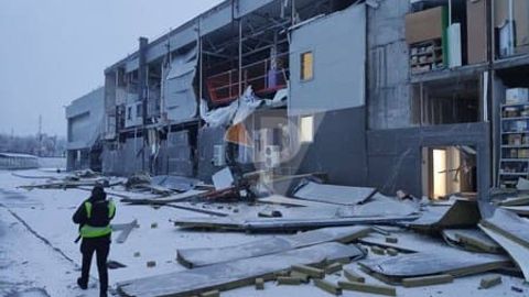 Россия Украинага янги ракета ҳужуми уюштирди. Савдо маркази зарар кўрди