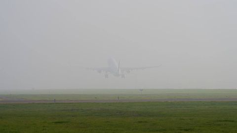 Бухоро аэропорти фаолияти чанг бўрони сабаб чекланди