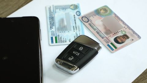 Sirdaryoda 700 dollarga, Xorazmda esa 7 mln so&lsquo;mga &ldquo;prava&rdquo; olib berishni va&rsquo;da qilgan shaxslar ushlandi