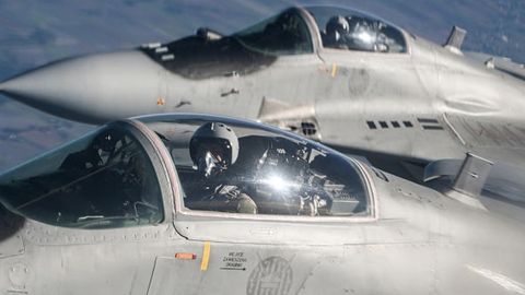 Польша Россия авиациясининг фаоллиги туфайли ҳарбий самолётларни ҳавога кўтарди