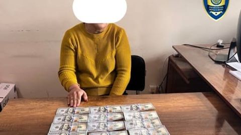 Qoraqalpog&lsquo;istonda &ldquo;prava&rdquo; olib berish uchun uch kishidan 2,1 ming dollar talab qilgan ayol ushlandi