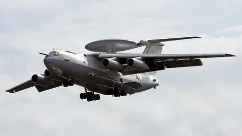 Украина Россиянинг икки ҳарбий самолётини уриб туширганини маълум қилди (видео)