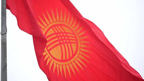 “Бўлди, етар” — Садир Жапаров байроқни муҳокама қилишни тўхтатишни сўради