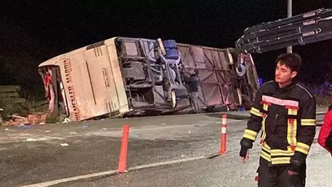 Туркияда автобус ағдарилиб, 9 киши ҳалок бўлди