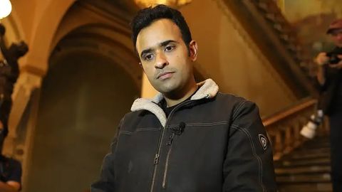 АҚШ президентлигига энг ёш номзод Вивек Рамасвами пойгадан чиқди