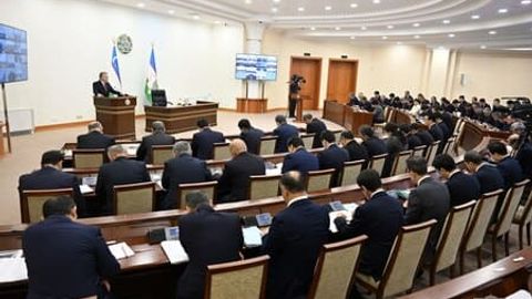 Инвестициялар, саноат ва савдо вазири огоҳлантирилди, унинг ўринбосари эса лавозимдан олинди