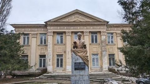 Ангрендаги 64 йиллик мусиқа мактаби бузилаётгани ҳақида хабарлар тарқалди