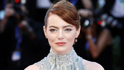 Эмма Стоун ўзининг Лос-Анжелесдаги ҳашаматли уйини сотувга қўйди (фото)