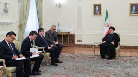 O&lsquo;zbekiston elchisi Fariddin Nasriyev Eron prezidentiga ishonch yorliqlarini topshirdi