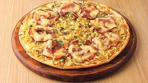 Yaponiyada Pizza Hut tarmog&lsquo;i noodatiy pitssani sotuvga chiqardi