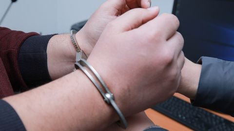 Тошкентда фуқароларни АҚШ, Франция ва Канадага юборишни ваъда қилган фирибгарлар ушланди 