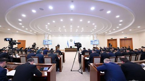 Президент қурилишларда ортиқча харажатлар вужудга келаётгани сабаб ҳоким ва прокурорларни қаттиқ танқид қилди