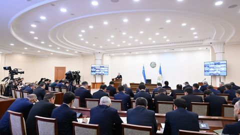 Prezident Toshkentda ko&lsquo;p qavatli uylar atrofiga &ldquo;blokator&rdquo;lar o&lsquo;rnatish avj olayotganini tanqid qildi