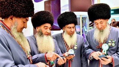 В Туркменистане пенсионерам помогают с компьютерной грамотностью&nbsp;