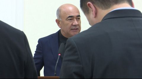 &ldquo;Касалхона &lsquo;креслo&rsquo;сини никоҳлаб олиб, дорини ҳам ота-бобонгдан қолган фирмадан олгансан&rdquo;. Зоир Мирзаев 10 нафар бош врач аризасини олди