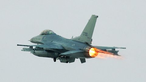 Американинг F-16 қирувчи самолёти Жанубий Кореяда ҳалокатга учради