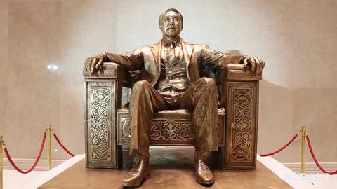 Назарбоев ҳайкали Қозоғистон Миллий музейидан олиб ташланди (фото)