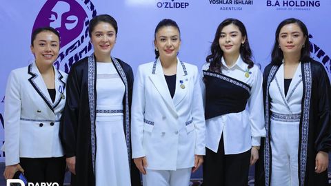 Namangandagi ayollar forumida muvaffaqiyatga erishgan 5 nafar opa-singil spikerlik qildi (foto)