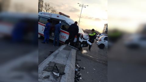 Тошкентда тез ёрдам машинаси ЙТҲга учради