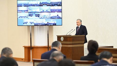 &ldquo;Пул ишлаш учун фармкомпаниялар фойдасига рецепт ёзиляпти&rdquo; &mdash; Шавкат Мирзиёев фармацевтика соҳасини танқид қилди