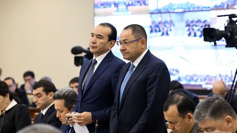 Шавкат Мирзиёев айрим топшириқларнинг ижроси суст кечаётгани учун мутахассисларни огоҳлантирди 