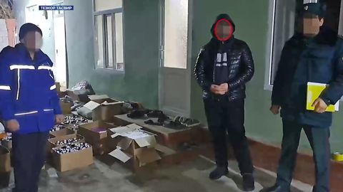 Namanganda qalbaki dori vositalarini tayyorlash va sotish bilan shug&lsquo;ullangan tibbiyot xodimi ushlandi (video)