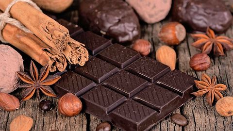 Alsgeymerning oldini oladi va xolesterin miqdorini kamaytiradi: Qora shokoladning organizmga foydali xususiyatlari