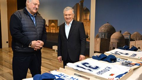 Президенты Беларуси и Узбекистана посетили хоккейный матч в Ташкенте