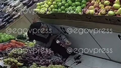 Олмаотадаги дўконда номаълум эркак отишма уюштирди (видео)&nbsp;