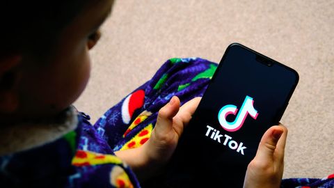 Қозоғистонда TikTok&rsquo;га қарши чора кўриш талаб қилинди