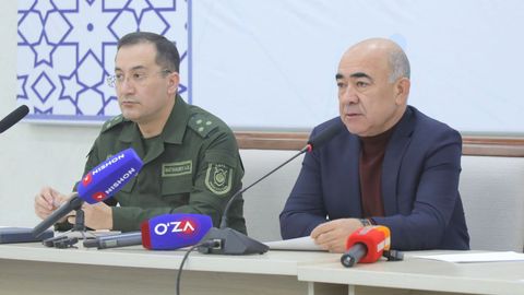 Zoir Mirzayev harbiy xizmatga otlangan, biroq tanish-bilishchilik sabab armiyaga borolmayotgan yoshlar bilan muloqot qilishni boshladi