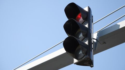 O&lsquo;zbekistonda fuqarolar o&lsquo;zi istagan joyda svetofor o&lsquo;rnatishi mumkinligi haqida tarqalgan xabarlar rad etildi