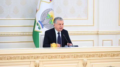 Shavkat Mirziyoyev hudud rahbarlari muhtoj oilalar bilan manzilli ishlamayotganini tanqid qildi