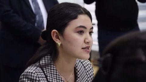 &ldquo;14 yoshli qiz unashtirilgach, xayoli o&lsquo;qishda emas, yigitidan keladigan sms&rsquo;da bo&lsquo;ladi&rdquo;. Qashqadaryolik talaba qiz hokimga erta turmushning oldini olish bo&lsquo;yicha taklif berdi