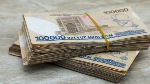 O&lsquo;zbek so&lsquo;mi dunyoning eng kuchsiz valyutalari o&lsquo;ntaligida saqlanib turibdi