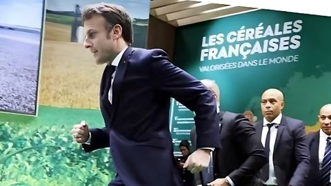 Farmers breach security to protest Macron&rsquo;s arrival at agricultural fair&nbsp;