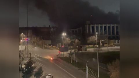 Toshkentda mebel ishlab chiqarish sexida yong&lsquo;in chiqdi. Uni o&lsquo;chirishga 20 ta ekipaj jalb etildi (video)
