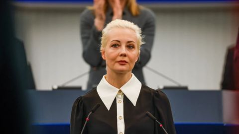 “Путин тинч давлатга қилган ҳужуми, Алексейнинг ўлими, Россияга қилган ишлари учун жавоб бериши керак” — Юлия Навальная 