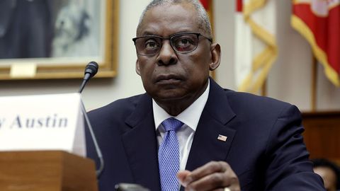 “Agar Ukraina qulasa, NATO Rossiya bilan jang qiladi” — Pentagon rahbari