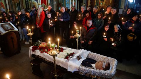 Navalniyni so&lsquo;nggi manzilga kuzatishga minglab Rossiya fuqarolari yig&lsquo;ildi