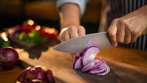 Пиёзни кўз ёшларсиз тўғраш усуллари