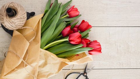 8-martga original sovg‘alar g‘oyasi: yopinchiq, sharf va bilaguzuk to‘qiymiz