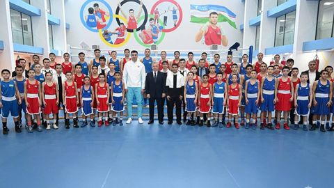 President Mirziyoyev visits Bakhodir Jalolov boxing school in Tashkent