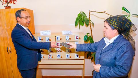Angrendagi ikkita maktabda &ldquo;Telefonsiz maktab&rdquo; tizimi joriy etildi