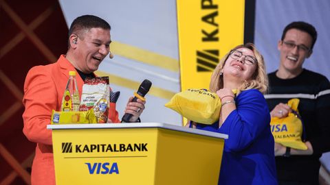 Биринчи &ldquo;Килограмм пул&rdquo;&nbsp;Visa Kapitalbank&nbsp;ўйини ғолибларига топширилди