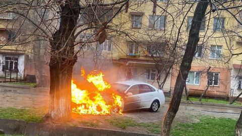 Toshkentda Lacetti yonib ketdi&nbsp;
