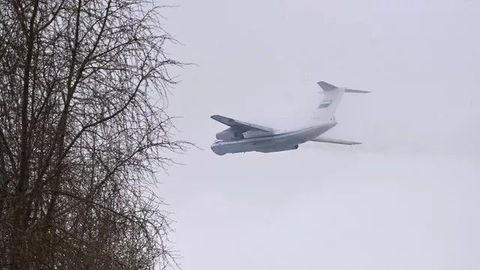Rossiyada Il-76 harbiy samolyoti qulab tushdi, bortda 15 kishi bo‘lgan (video) 