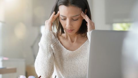 Bosh og‘rig‘i, uyquchanlik va miyada o‘simta paydo bo‘lganini anglatuvchi boshqa simptomlar