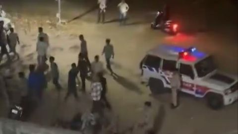 Hindistonda tarovih namozi o&lsquo;qiyotgan O&lsquo;zbekiston, Bangladesh va Afg&lsquo;oniston talabalari hujumga uchradi (video)