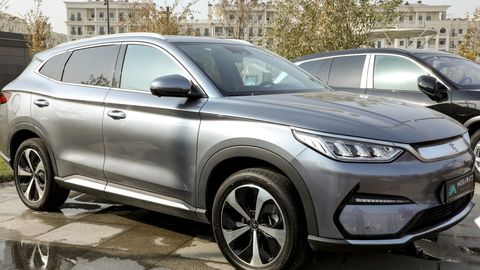 &ldquo;Bu o&lsquo;zbekistonliklarni ayovsiz talash degani&rdquo; &mdash; faollar elektromobillar importiga cheklov qo&lsquo;yilishidan norozilik bildirmoqda